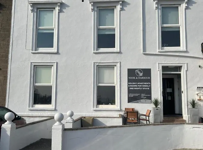 Nook And Harbour Holiday Apartments & Rooms